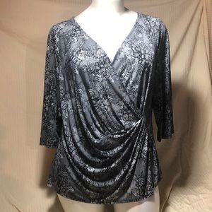 Black and white 3/4 sleeve top